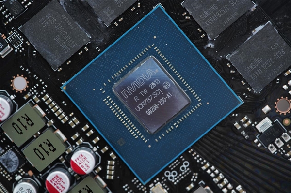 技嘉新甜点卡！小雕AORUS RTX 5060 ELITE 8GB显卡图赏