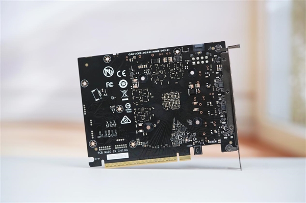 技嘉新甜点卡！小雕AORUS RTX 5060 ELITE 8GB显卡图赏