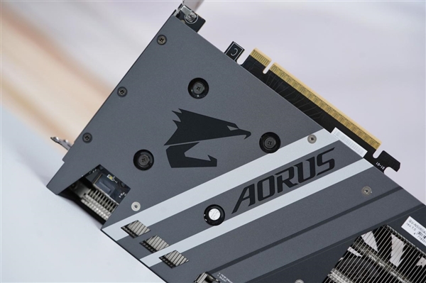 技嘉新甜点卡！小雕AORUS RTX 5060 ELITE 8GB显卡图赏