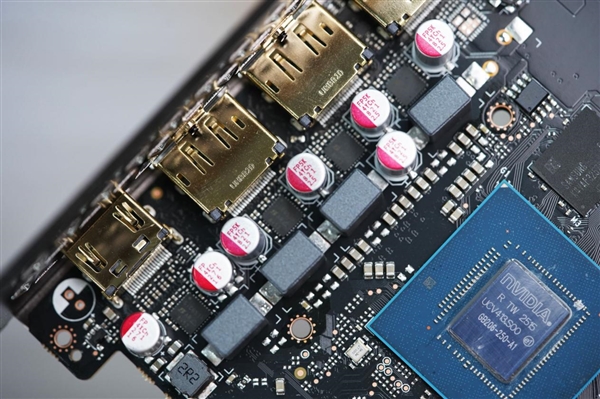 小巧双槽设计 映众RTX 5060曜夜显卡图赏