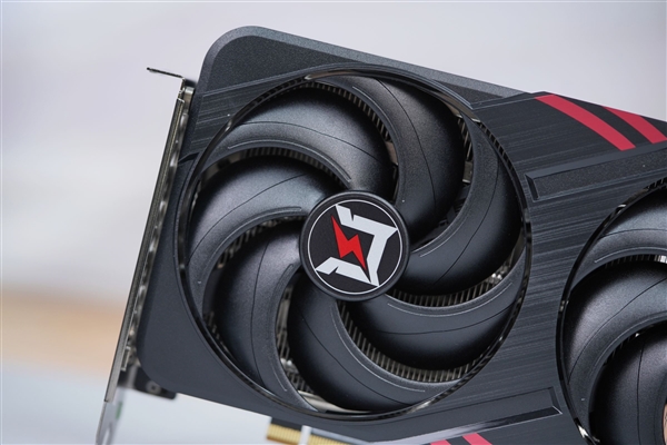特大双风扇！耕升RTX 5060暴风OC显卡图赏