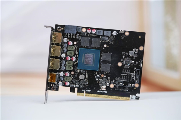 技嘉新甜点卡！小雕AORUS RTX 5060 ELITE 8GB显卡图赏