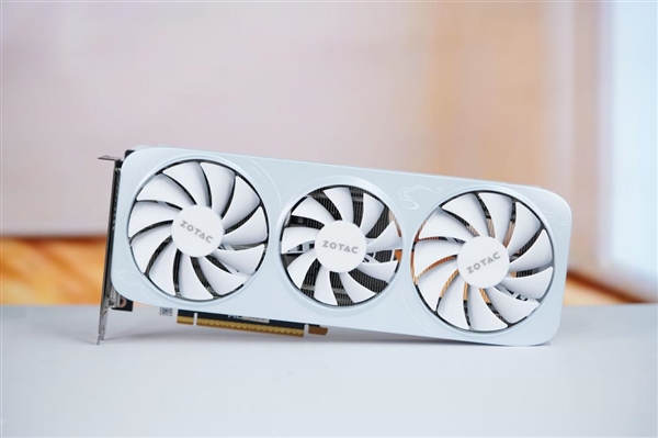 温润如玉！索泰RTX 5060月白显卡图赏