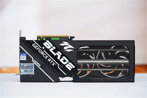 支持磁吸Logo灯！影驰RTX 5060魔刃显卡图赏