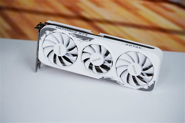 升级冰芯2.0散热 索泰RTX 5060月影显卡图赏