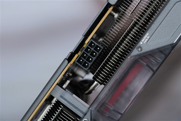 再续引力之环！七彩虹iGame RTX 5060 Adavanced OC显卡图赏