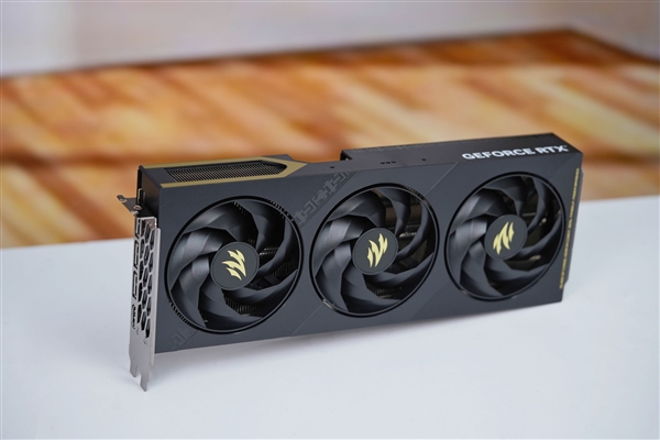 支持磁吸Logo灯！影驰RTX 5060魔刃显卡图赏