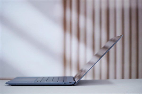 970克极致轻巧！华为MateBook Pro首款鸿蒙PC图赏