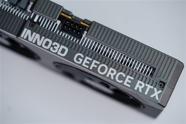 小巧双槽设计 映众RTX 5060曜夜显卡图赏