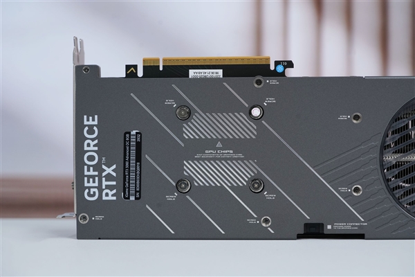 再续引力之环！七彩虹iGame RTX 5060 Adavanced OC显卡图赏