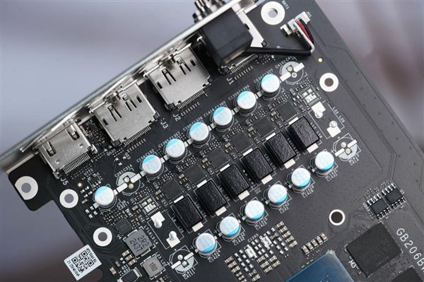 再续引力之环！七彩虹iGame RTX 5060 Adavanced OC显卡图赏