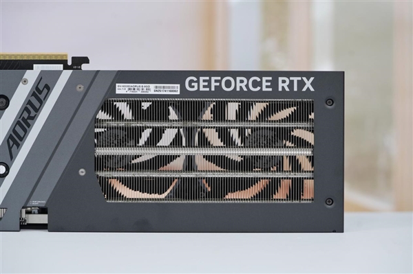 技嘉新甜点卡！小雕AORUS RTX 5060 ELITE 8GB显卡图赏