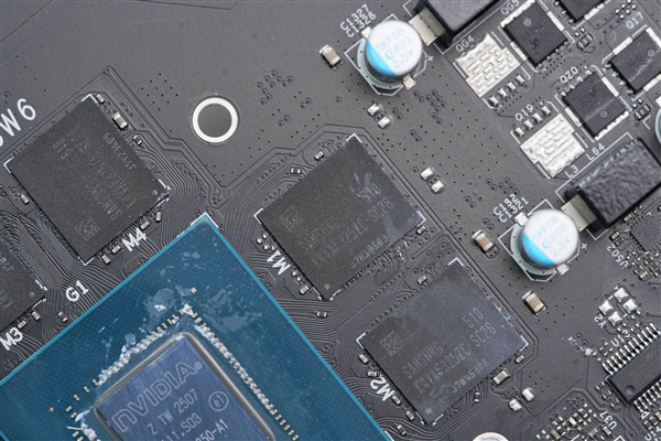 再续引力之环！七彩虹iGame RTX 5060 Adavanced OC显卡图赏