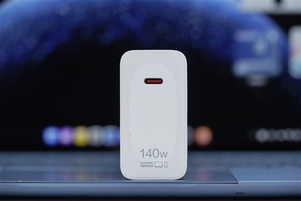 970克极致轻巧！华为MateBook Pro首款鸿蒙PC图赏