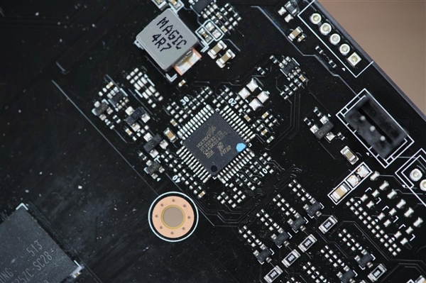 技嘉新甜点卡！小雕AORUS RTX 5060 ELITE 8GB显卡图赏