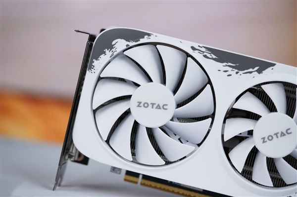 升级冰芯2.0散热 索泰RTX 5060月影显卡图赏