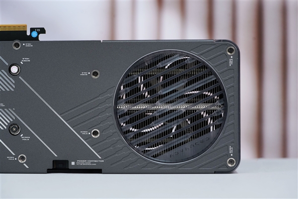 再续引力之环！七彩虹iGame RTX 5060 Adavanced OC显卡图赏