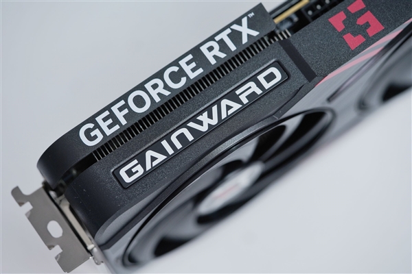 特大双风扇！耕升RTX 5060暴风OC显卡图赏