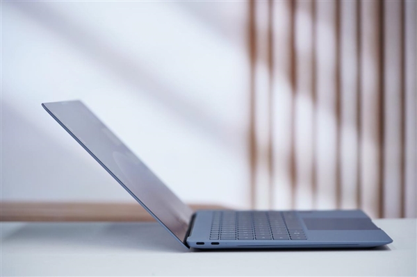 970克极致轻巧！华为MateBook Pro首款鸿蒙PC图赏