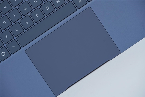 970克极致轻巧！华为MateBook Pro首款鸿蒙PC图赏