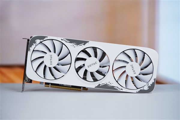 升级冰芯2.0散热 索泰RTX 5060月影显卡图赏