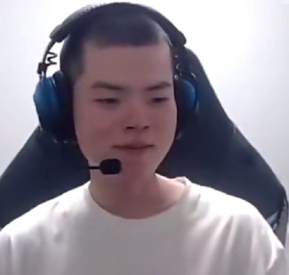 《英雄联盟》世界冠军剃头服兵役：入伍前最后一局排位惜败