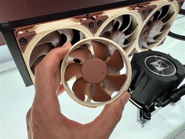 猫头鹰终于做水冷了！却连个水泵都舍不得自研