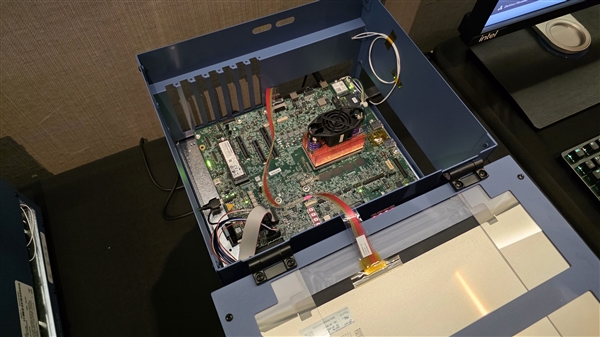 Intel下代处理器Panther Lake首次公开运行：明年大规模上市