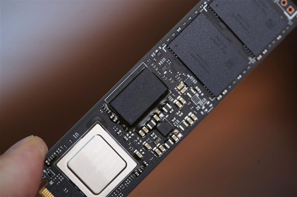 世界最快PCIe 5.0 SSD！闪迪WD_BLACK SN8100图赏