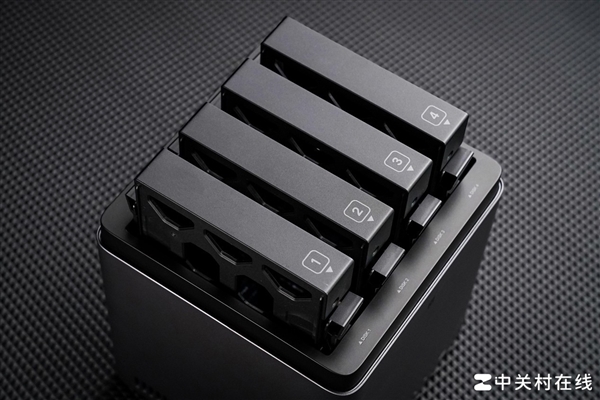 绿联NAS私有云DH4300 Plus评测 四盘家庭数据中心轻松打造