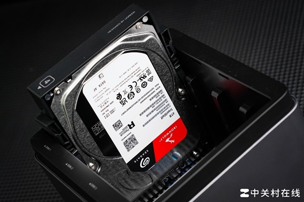 绿联NAS私有云DH4300 Plus评测 四盘家庭数据中心轻松打造