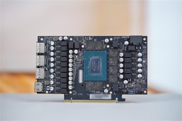 RTX 5080 SUPER规格曝光：显存变24GB、功耗超400W