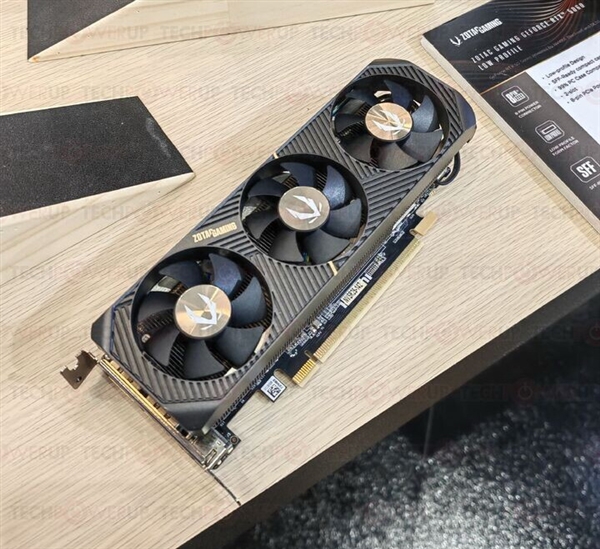 索泰、技嘉都有半高式刀卡RTX 5060：都是三风扇