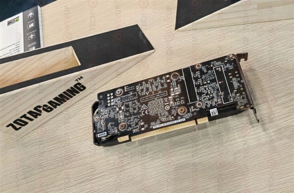 索泰、技嘉都有半高式刀卡RTX 5060：都是三风扇