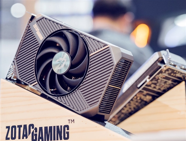 索泰、技嘉都有半高式刀卡RTX 5060：都是三风扇