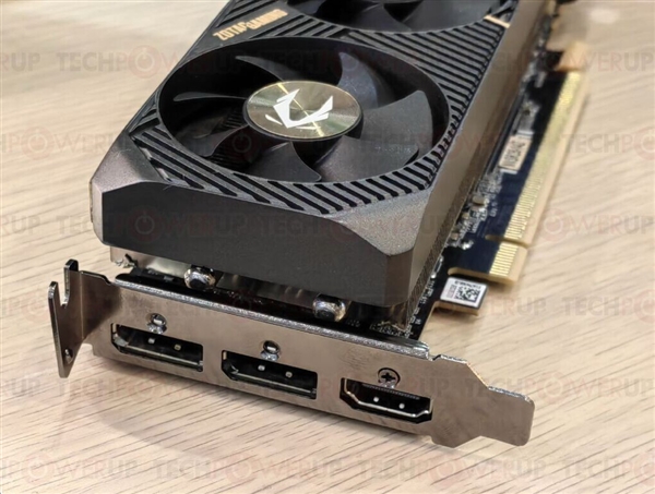索泰、技嘉都有半高式刀卡RTX 5060：都是三风扇