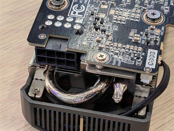 索泰、技嘉都有半高式刀卡RTX 5060：都是三风扇