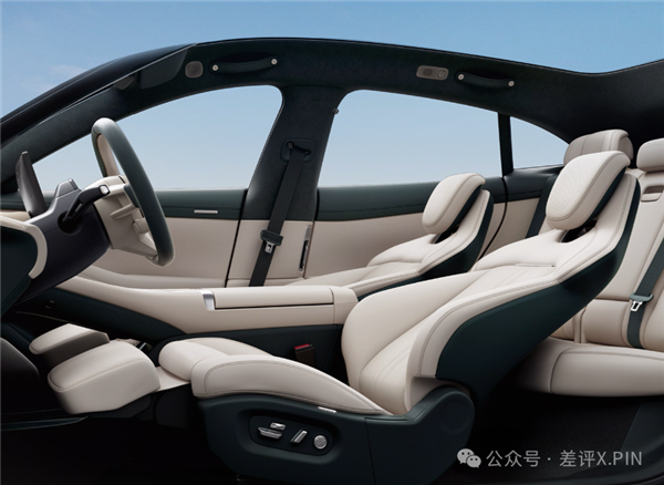 左手YU7 右手玄戒O1 小米15周年太狠了