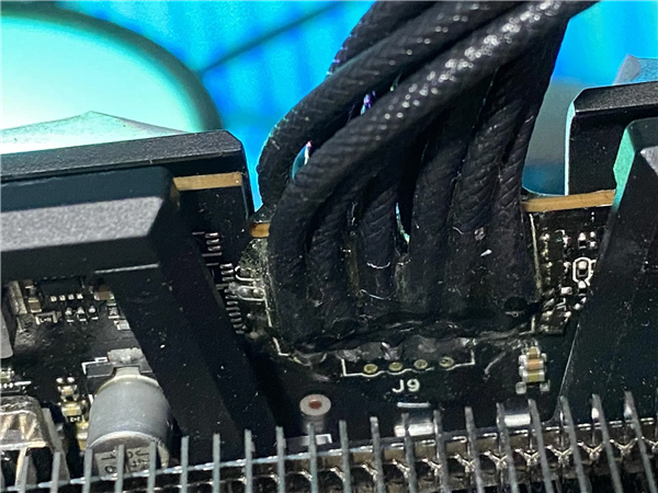 防止显卡接口烧熔！玩家给RTX 4090电源线装上保险丝：但还有更狠的