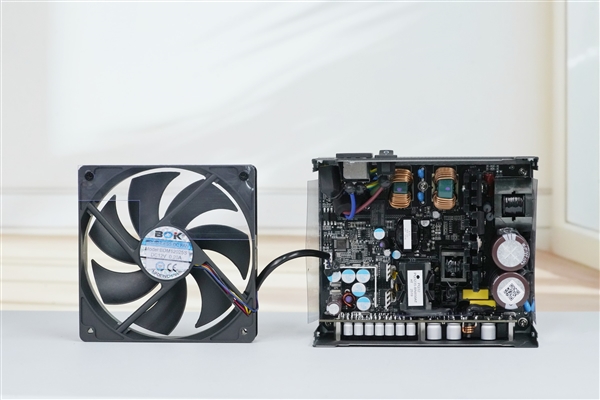 鑫谷“灵眸”系列首款数字电源！数智DM-850G图赏