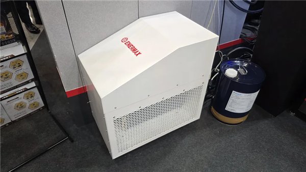 价值36万的散热方案！安耐美推出浸没式液冷：压制四块RTX 5090没压力