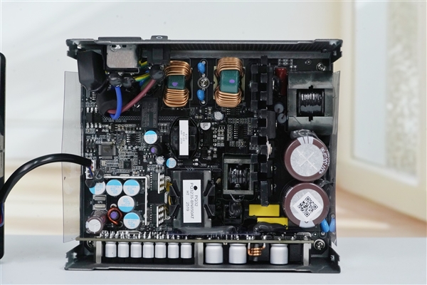 鑫谷“灵眸”系列首款数字电源！数智DM-850G图赏