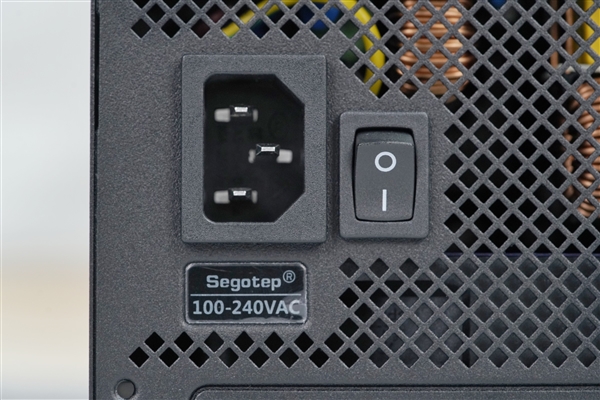 鑫谷“灵眸”系列首款数字电源！数智DM-850G图赏