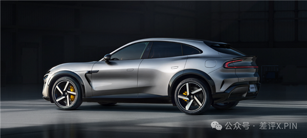 左手YU7 右手玄戒O1 小米15周年太狠了