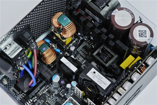 鑫谷“灵眸”系列首款数字电源！数智DM-850G图赏