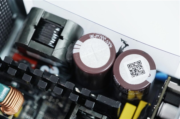 鑫谷“灵眸”系列首款数字电源！数智DM-850G图赏