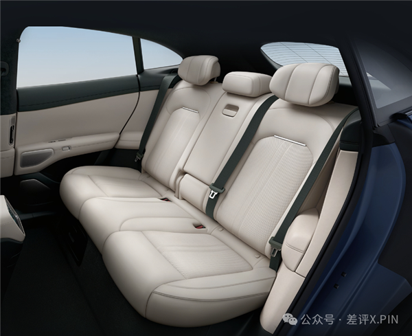 左手YU7 右手玄戒O1 小米15周年太狠了