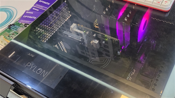 铠侠公开首秀光学SSD：30米开外 依旧满血