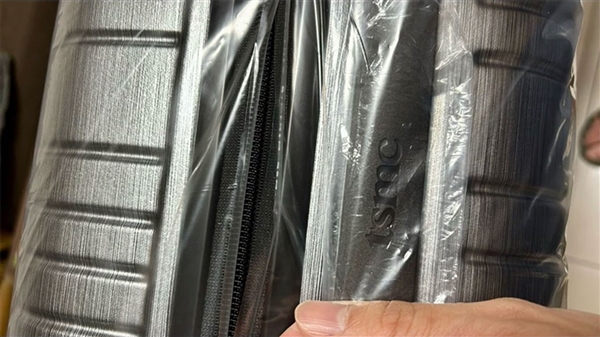 台积电员工专用20寸行李箱公然叫卖：价格高达12万元
