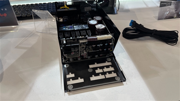 海韵3200W电源配备6个16针接口：杜绝显卡烧毁